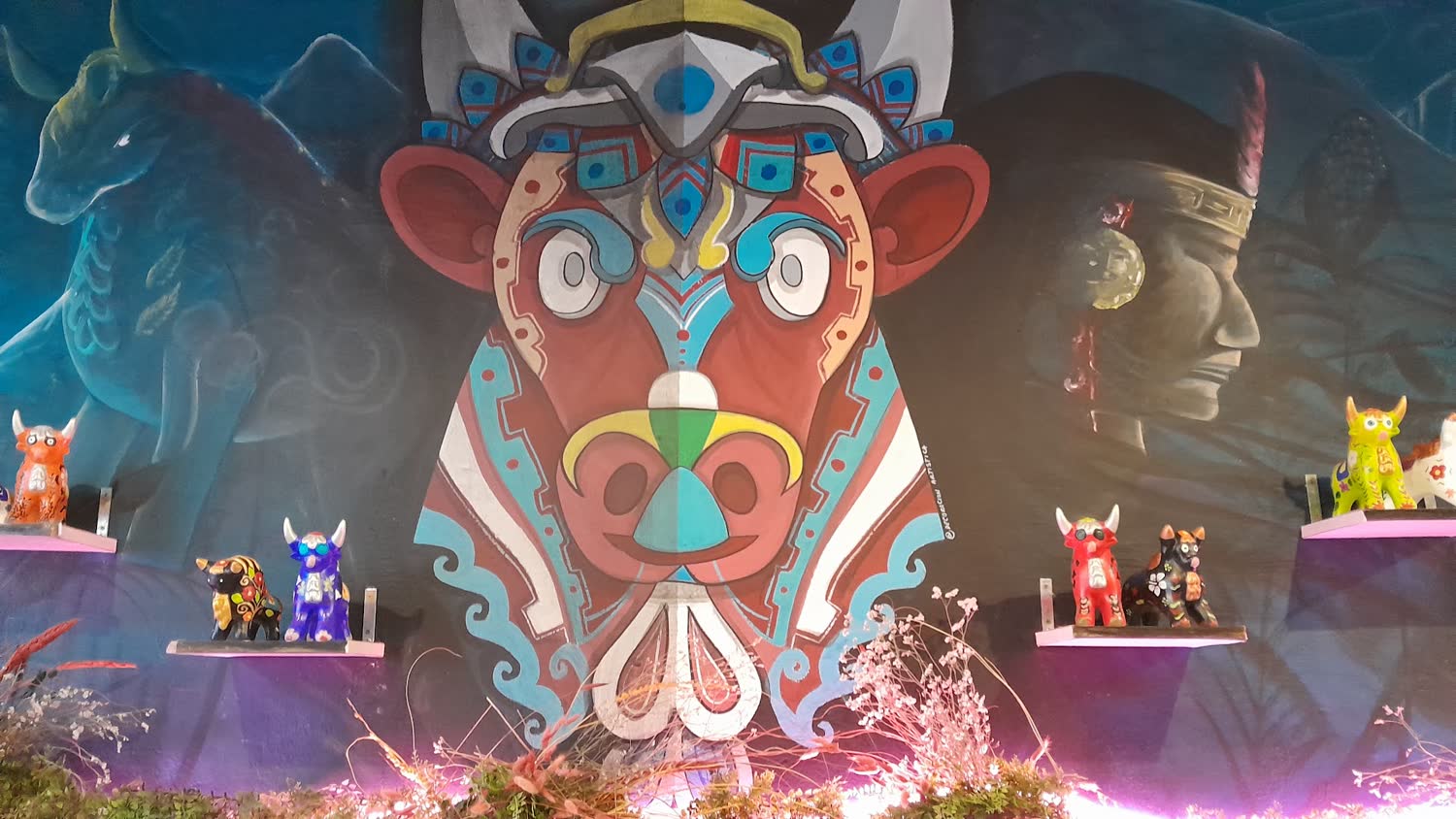 Mural andino pintado en el salón